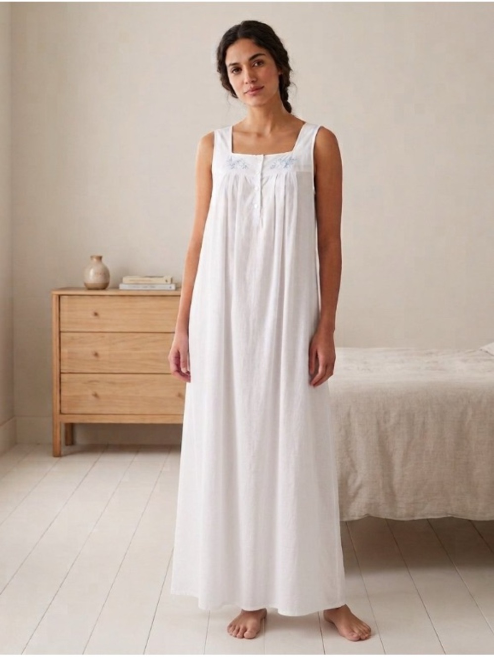 Vintage Sleeveless White Maxi Nightgown 100% Cotton Embroidered Neckline Sz S/M